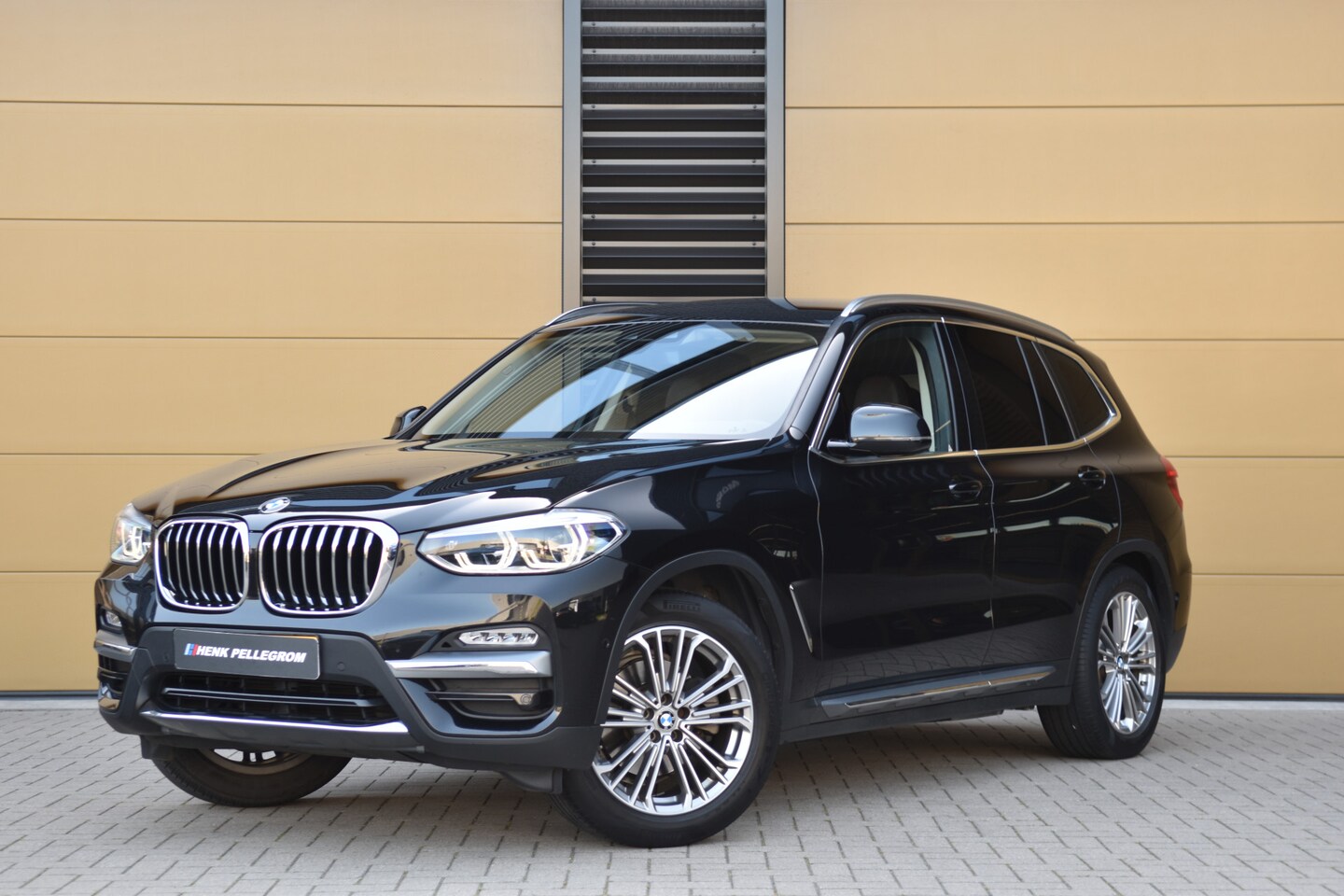 BMW X3 - xDrive20i High Executive * Sportstoelen * Stuurverwarming * Trekhaak * Privacy glass * - AutoWereld.nl
