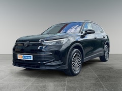 Volkswagen Tiguan - 1.5 eHybrid 204pk DSG Life Edition | Trekhaak | Design pakket 'Dark' | Verwarmbare stoelen