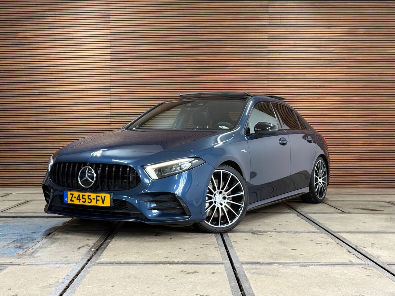 Mercedes-Benz A-klasse - AMG 35 4MATIC NIGHT Premium Plus | PANO | Burmester | Ambient | HuD | MultiBeam LED | Wint - AutoWereld.nl