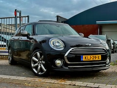 MINI Clubman - 1.5 Cooper Chili Business Plus | Panoramadak | LED | Lederen bekleding | Stoelverwarming |