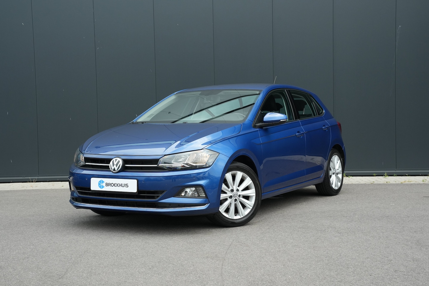 Volkswagen Polo - 1.0 TSI Highline | Airco | Adaptive Cruise | Sportonderstel | Parkeercensoren V+A | - AutoWereld.nl