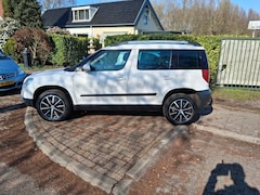 Skoda Yeti - 1.2 TSI Elegance opendak airco navigatie automaat