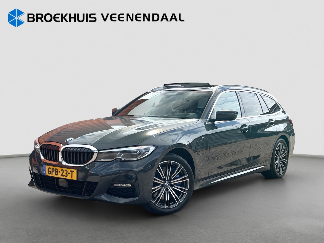 BMW 3-serie Touring - Touring 330e 292pk M-Sport | Pano | Trekhaak | Adap. Cruise | HUD | Stoelverwarming | BLIS - AutoWereld.nl