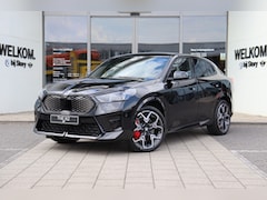 BMW iX2 - eDrive20 M Sport / Panoramadak / Trekhaak / Sportstoelen / Head-Up / M Adaptief onderstel