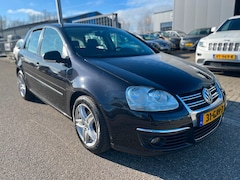 Volkswagen Golf - 1.4 TSI Trendline / Automaat / Airco / PDC l Scherm