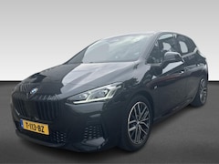 BMW 2-serie Active Tourer - 220i l M-Sport | 18 inch M Dubbelspaak (Styling 938 M) in Bicolor Midnight Grey | Achterui