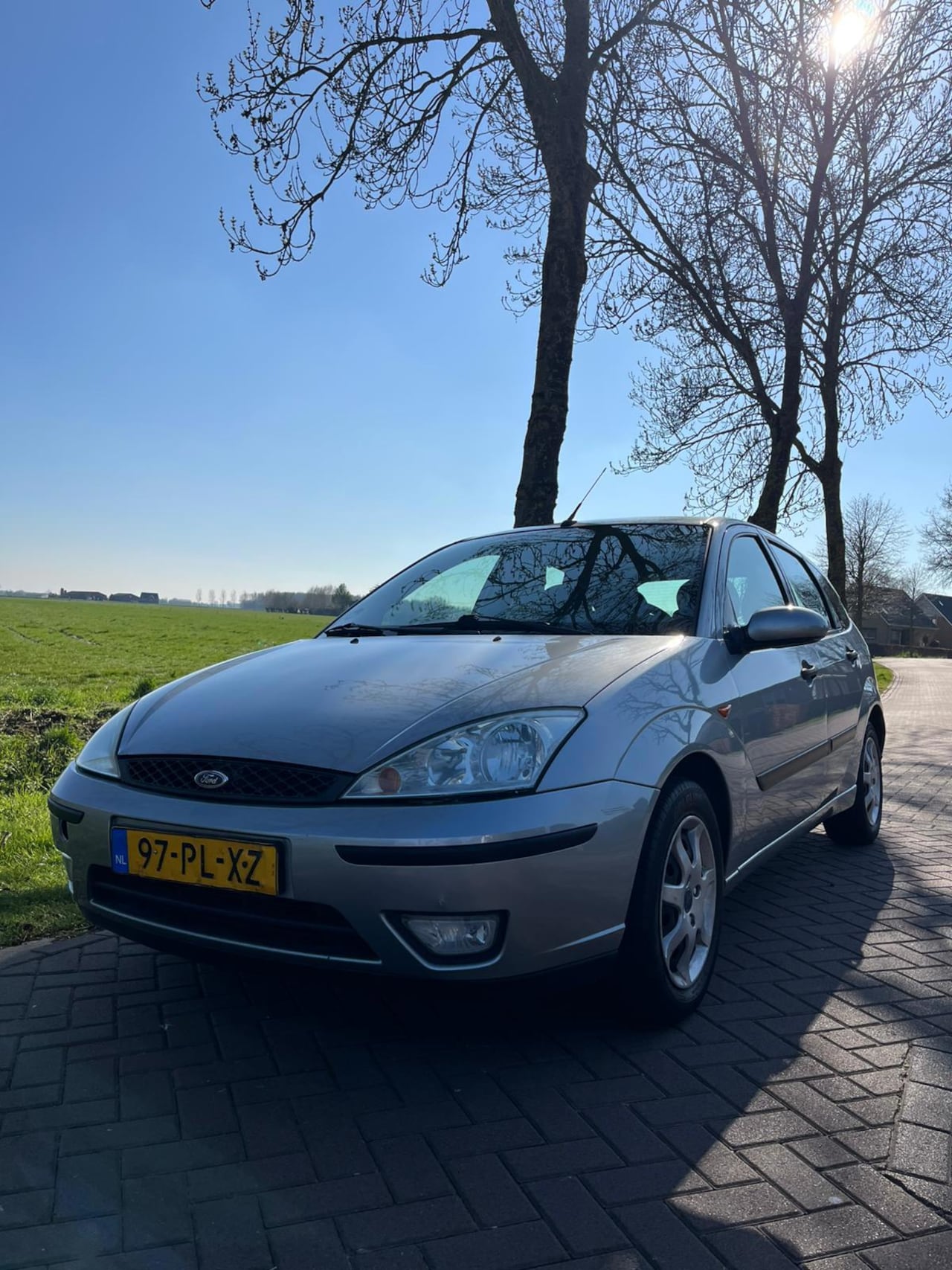 Ford Focus - 1.6-16V Futura airco / trekhaak / leren bekleding !! - AutoWereld.nl