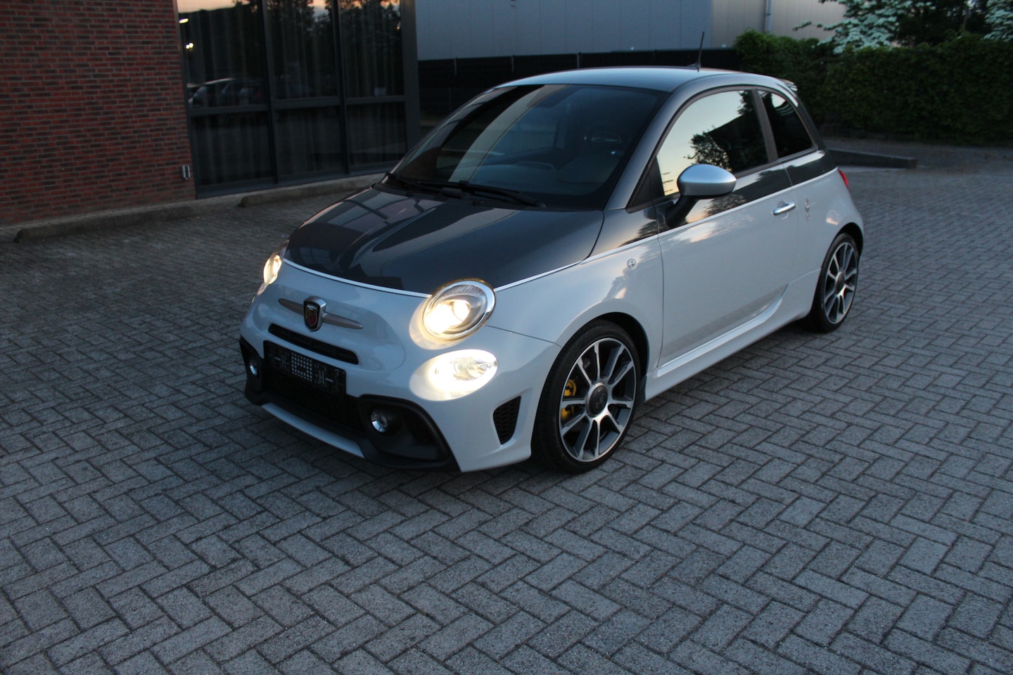 Fiat 500 Abarth - 1.4 T-Jet 595 Turismo 70th Anniversary Clima-Navi-PDC - AutoWereld.nl
