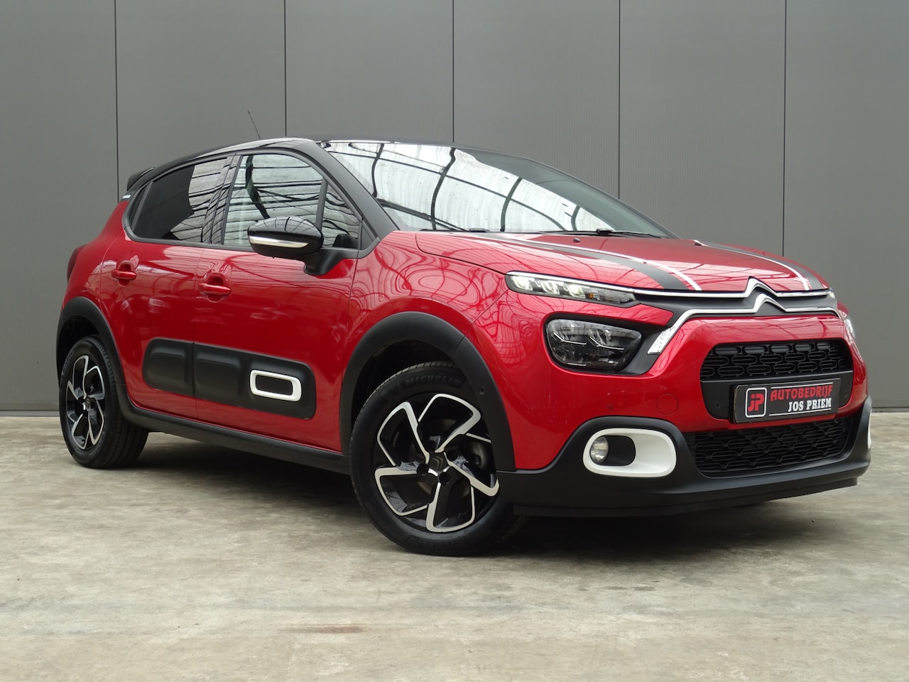Citroën C3 - 1.2 PureTech C-Series * CARPLAY * CAMERA * DEALER ONDERH. !! - AutoWereld.nl