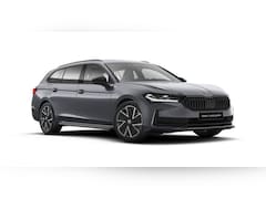 Skoda Superb Combi - 1.5 TSI PHEV Sportline Business / Panoramadak / Travel assist Plus / Trekhaak