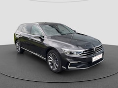 Volkswagen Passat Variant - 1.4 TSI PHEV GTE Business Pano/schuif | Stoelverw. | Adaptive | camera