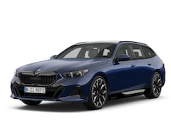 BMW 5-serie Touring - 530e | M sportpakket + Pro | Elektrische trekhaak | Glazen panoramadak | Driving Assistant