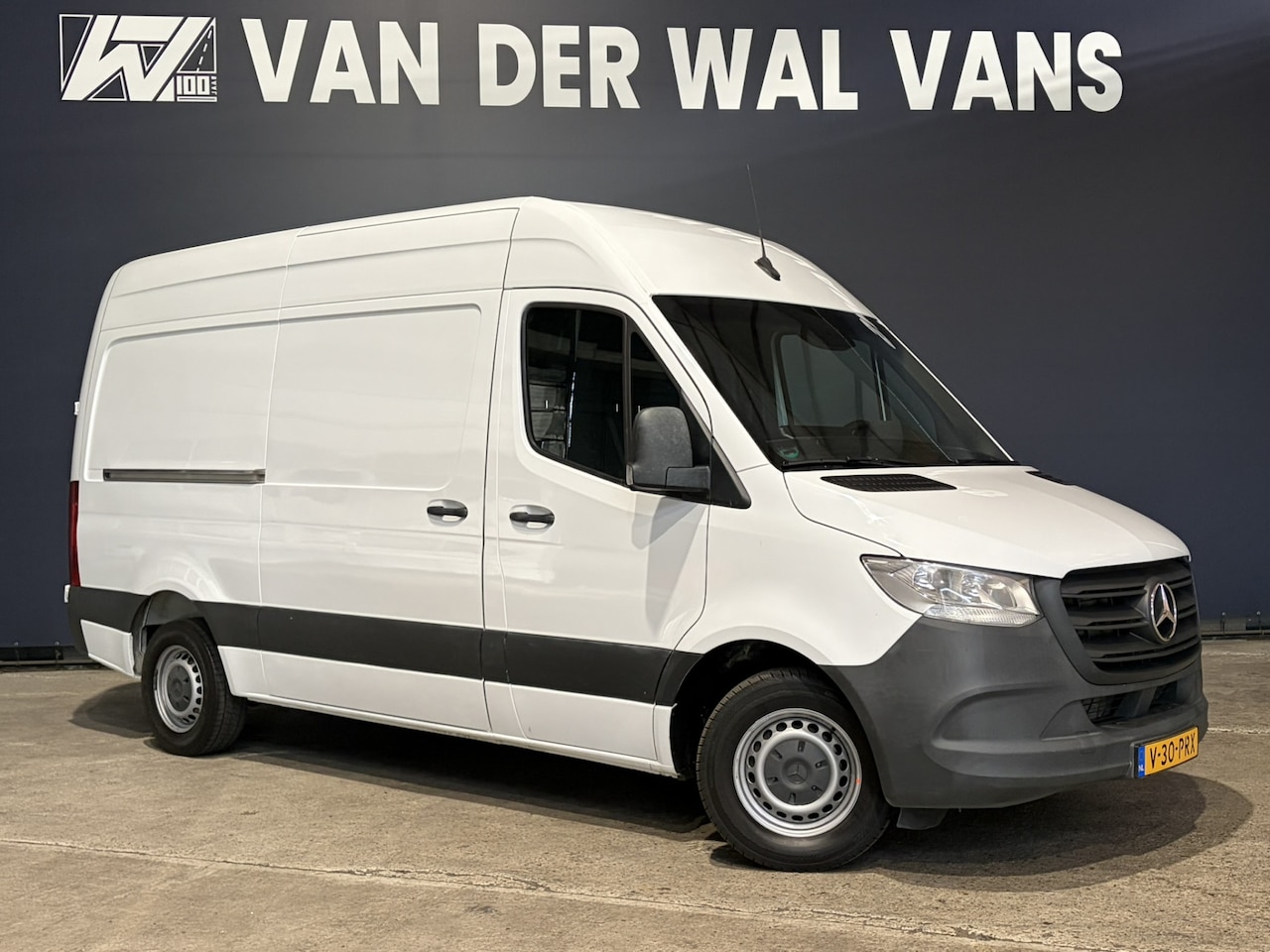Mercedes-Benz Sprinter - 317 CDI 170pk 9G-Tronic Automaat L2H2 Euro6 Airco | Camera | Navigatie | Apple Carplay | C - AutoWereld.nl