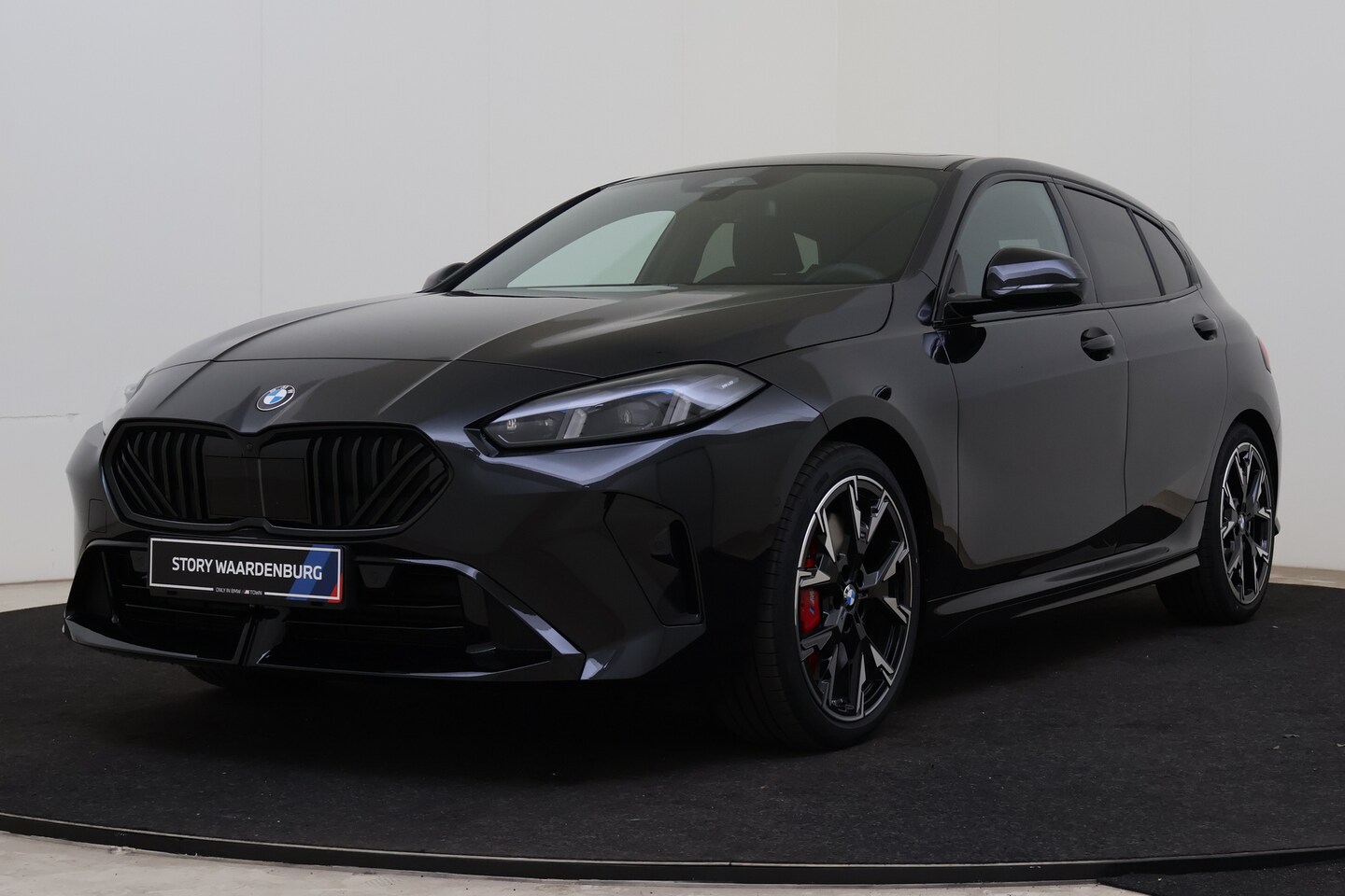BMW 1-serie - 120 M Sport Automaat / Panoramadak / Trekhaak / Sportstoelen / M Adaptief onderstel / Adap - AutoWereld.nl