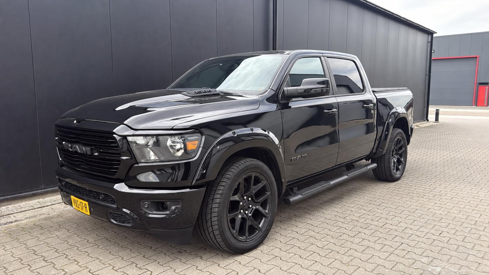 Dodge Ram 1500 - 4x4 Crew Cab LPG Marge (btw vrij) Blackout - AutoWereld.nl