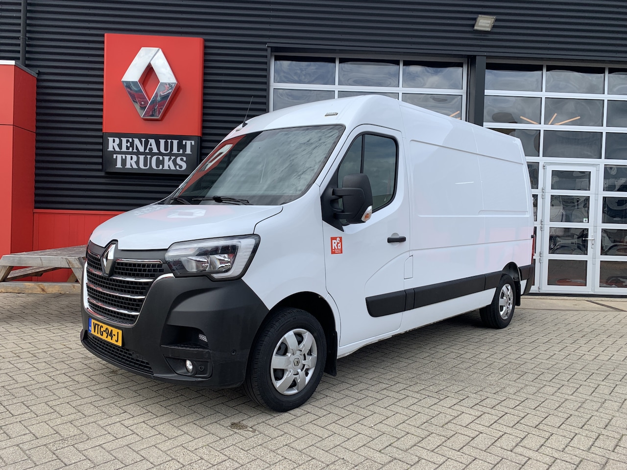 Renault Master - T35 2.3 dCi 150 L2H2 Red Edition Multimedia systeem, Trekhaak 3,5T, Flitsers voor en achte - AutoWereld.nl