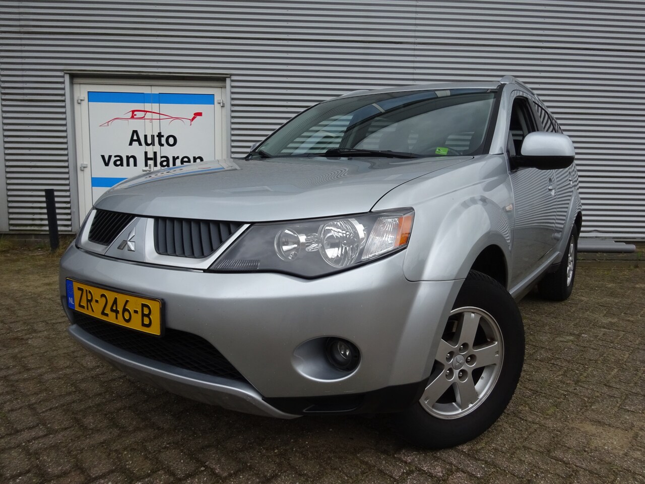 Mitsubishi Outlander - 2.4 2WD AFN. TREKHAAK 1.600 KG TREKGEWICHT AIRCO - AutoWereld.nl