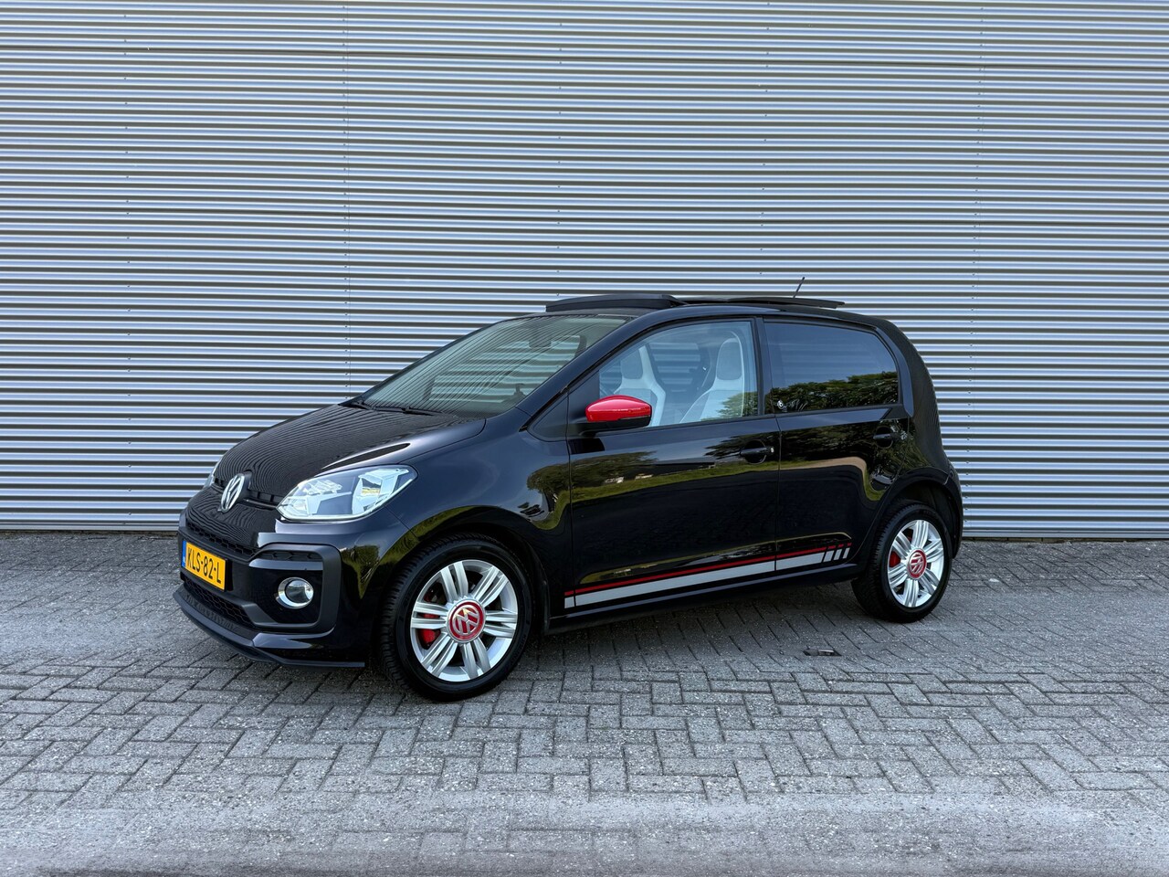 Volkswagen Up! - 1.0 TSI 90pk Beats up! | Panodak | Parkeersens. | 5 Deurs | Stoelverw. | - AutoWereld.nl