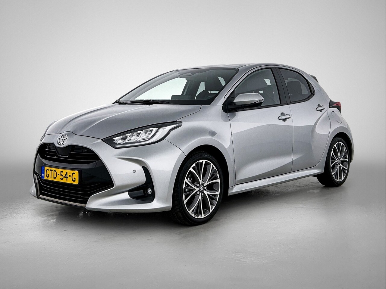 Toyota Yaris - 1.5 Hybrid 130 Executive | Parkeersensoren | Lederen bekleding | Apple Carplay-Android Aut - AutoWereld.nl