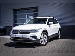 Volkswagen Tiguan - 1.5 150PK TSI DSG Life | Achteruitrijcamera | Cruise control adaptief met Stop&Go | Elektr