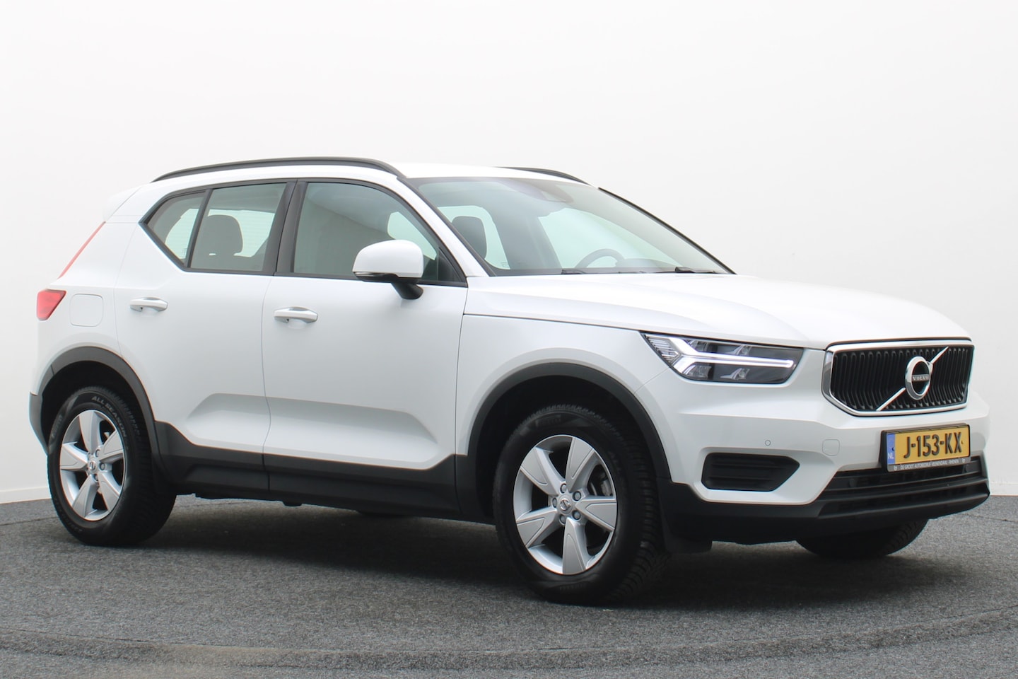 Volvo XC40 - 1.5 T2 Momentum Core Automaat Camera, Apple Carplay, Rijstrooksensor, LED, Climate, PDC - AutoWereld.nl