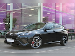 BMW 1-serie - 120 M Sport Automaat / Sportstoelen / Achteruitrijcamera / M Adaptief onderstel / Comfort