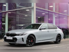 BMW 3-serie - 330e M Sport Automaat / Schuif-kanteldak / Sportstoelen / Adaptieve LED / Parking Assistan