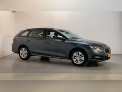 Skoda Octavia Combi - 1.0 e-TSI DSG Business Edition Parkeersensoren Navigatie App-Connect DAB+