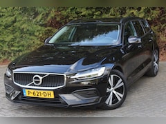 Volvo V60 - 2.0 B3 Momentum 163PK Automaat | Lederen bekleding | Parkeercamera | Apple/Android Carplay