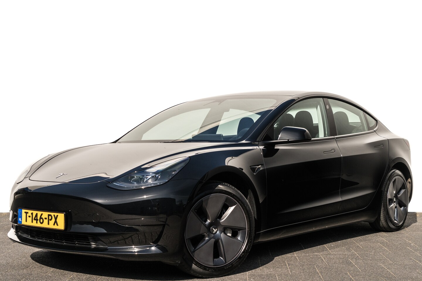 Tesla Model 3 - Standard RWD Plus 60 kWh | AMD | LFP | Warmtepomp | 33.247 Km | Leder | Org. NL | 1e Eig. - AutoWereld.nl