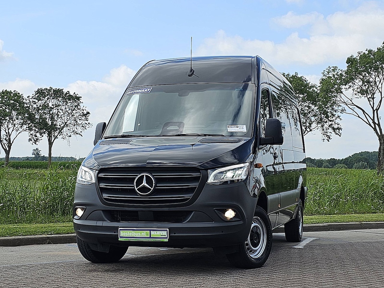 Mercedes-Benz Sprinter - 317 L2H2 LED Mbux10! - AutoWereld.nl