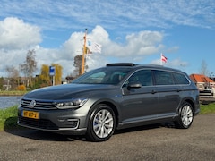 Volkswagen Passat Variant - 1.4 TSI GTE Highline VIRTUAL COCKPIT PANO DEALER ONDERHOUDEN