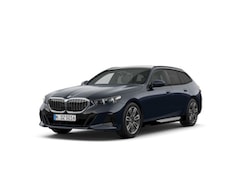 BMW 5-serie Touring - 520i | M Sportpakket | Innovation Pack | Travel Pack | Comfort Pack | Trekhaak