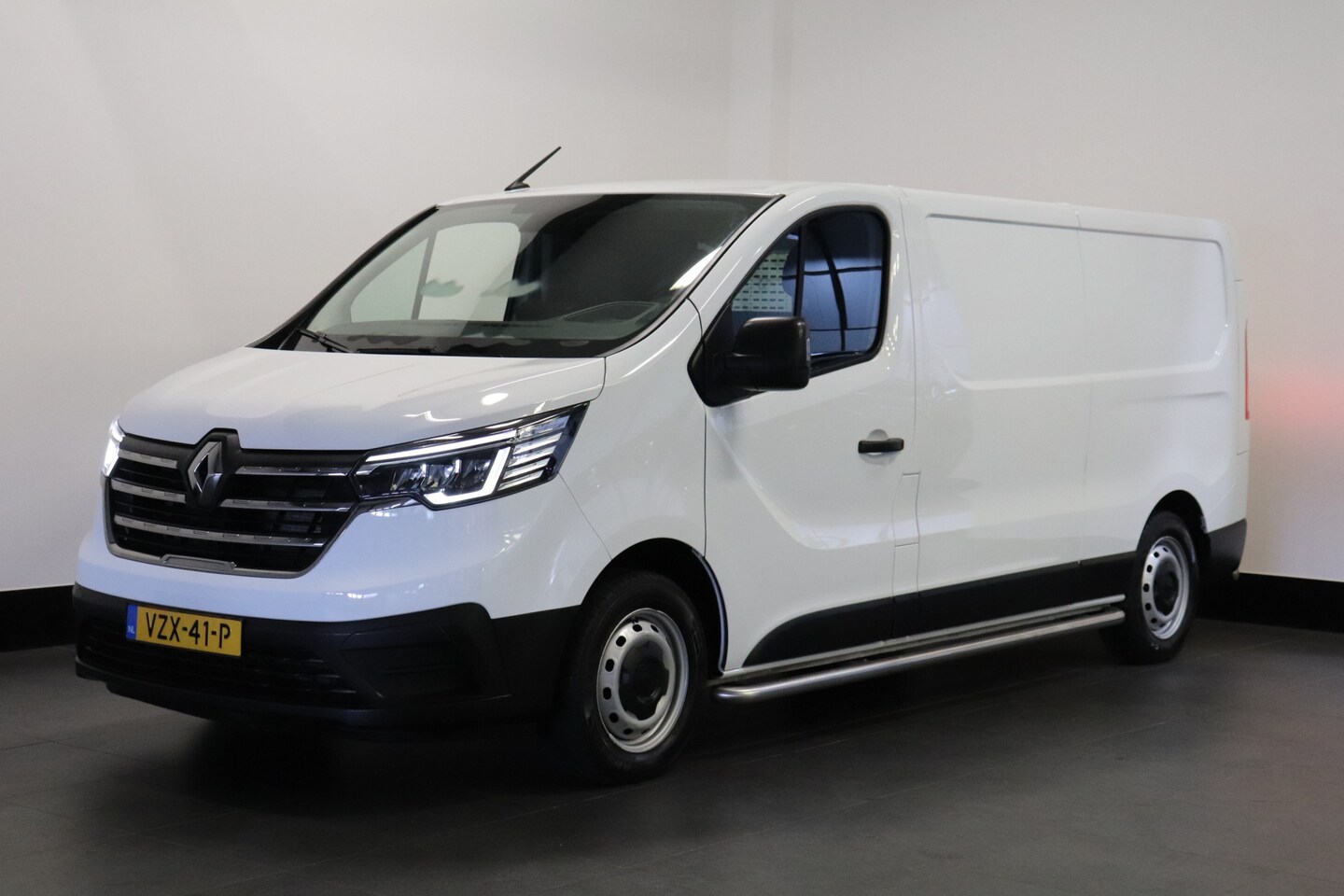 Renault Trafic - 2.0 dCi 130PK L2 EURO 6 - Airco - Navi - Cruise - € 15.900,- Excl. - AutoWereld.nl