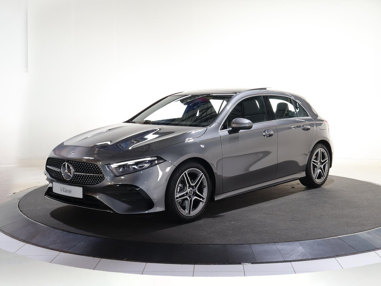 Mercedes-Benz A-klasse - 180 Business Solution AMG | Panoramaschuifdak | Stoelverwarming | Achteruitrijcamera | MU - AutoWereld.nl