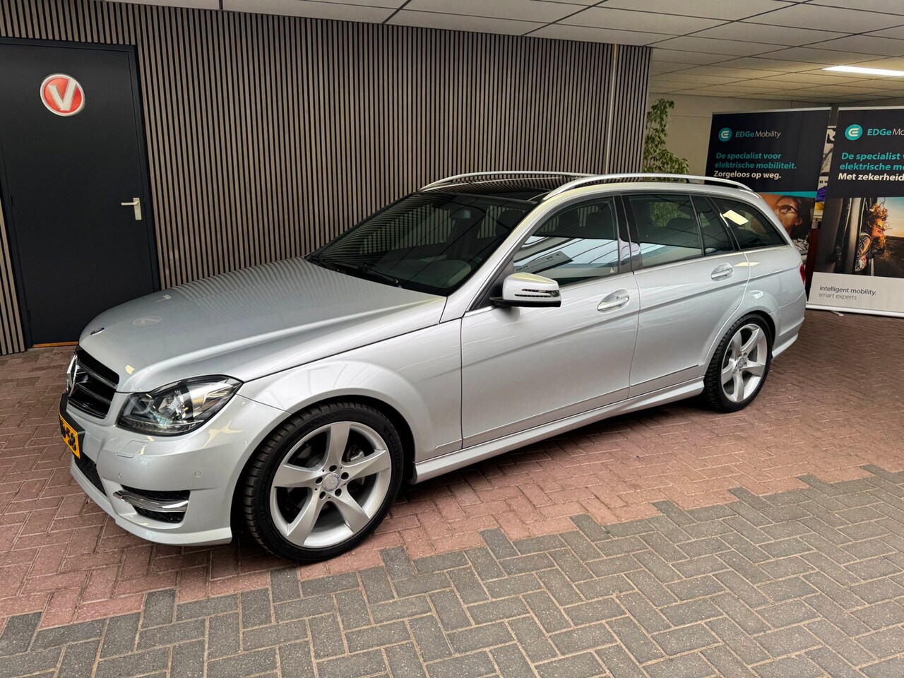 Mercedes-Benz C-klasse Estate - 200 Ambition Avantgarde AMG Styling Pano 1800KG - AutoWereld.nl