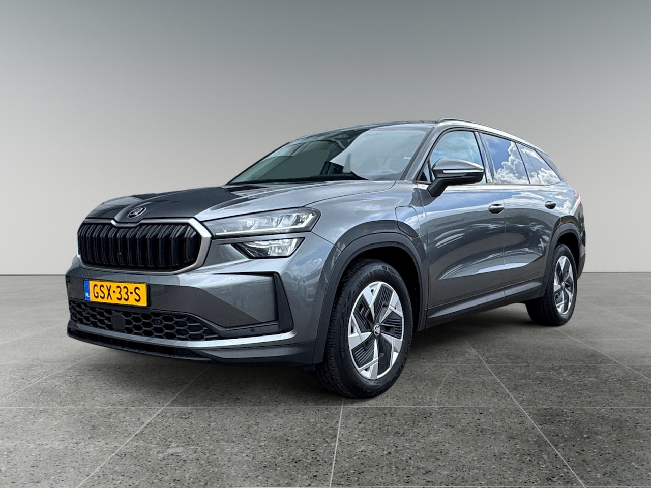 Skoda Kodiaq - 1.5 TSI 204pk PHEV Tour Edition Trekhaak wegklapbaar | Achteruitrijcamera  | Verwacht medi - AutoWereld.nl