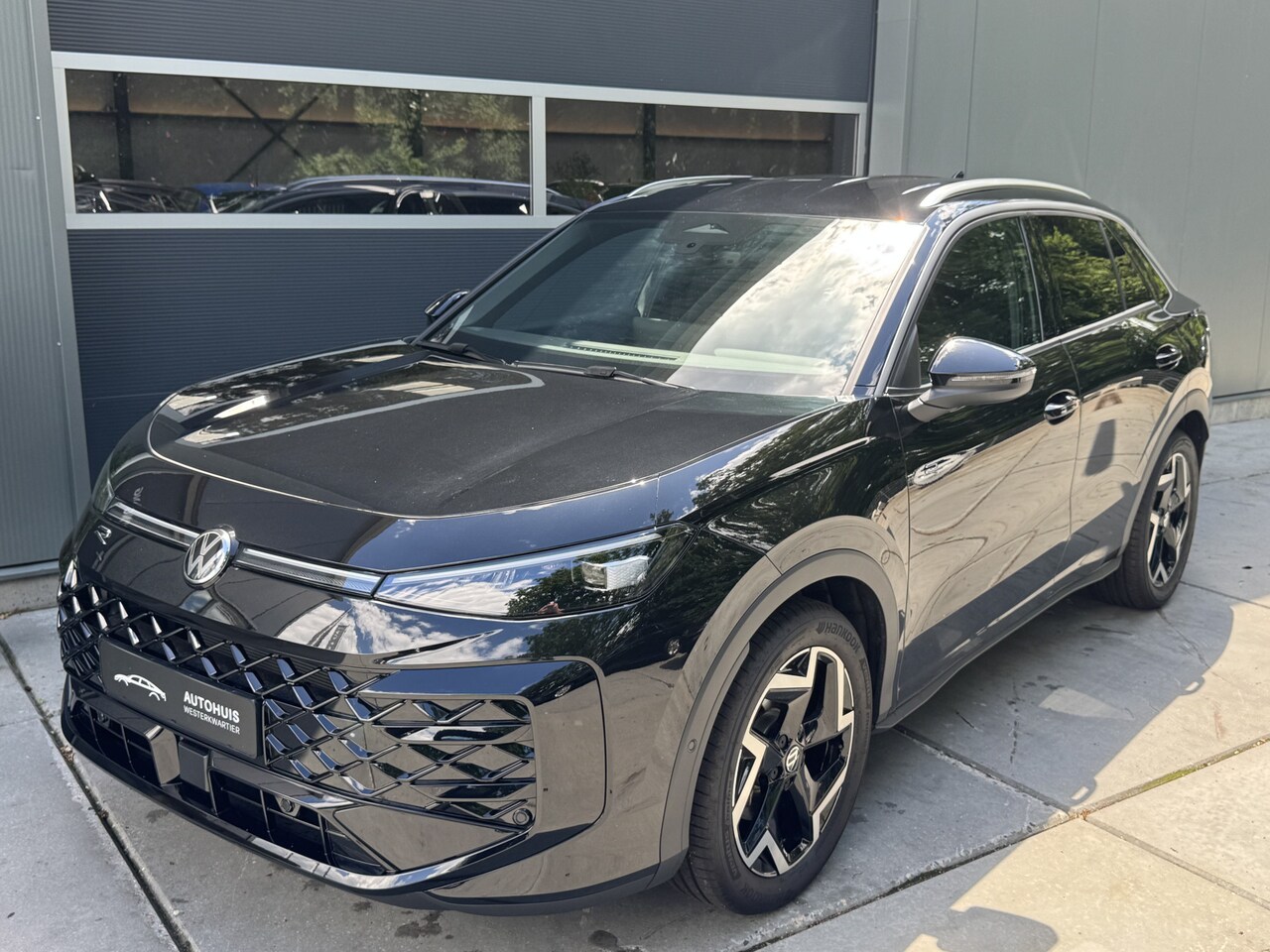 Volkswagen T-Roc - 1.5 eTsi 150pk DSG R-Line First Edition Virtual Cockpit Carplay Trekhaak Camera Keyless St - AutoWereld.nl