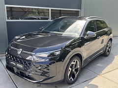 Volkswagen T-Roc - 1.5 eTsi 150pk DSG R-Line First Edition Virtual Cockpit Carplay Trekhaak Camera Keyless St