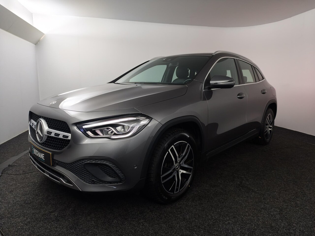 Mercedes-Benz GLA-Klasse - 180 Business Solution | Lederen bekleding | Camera | LED verlichting | Stoelverwarming | - AutoWereld.nl