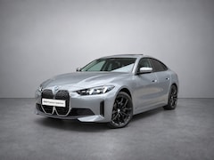BMW i4 - eDrive35 70 kWh | Achteruitrijcamera | Comforttoegang | Glasdak elektrisch | Stoel -Stuurv