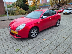 Alfa Romeo Giulietta - 1.4 T Distinctive Automaat Red Metallic