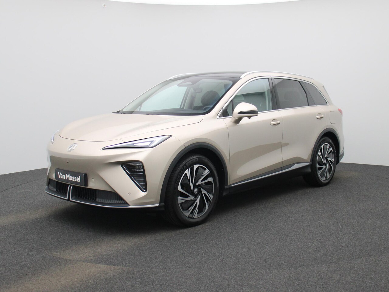 MG MGS6 EV - Luxury 2WD 77kWh | 1500kg Trekgewicht | Panoramadak | 360 Camera | Head-Up Display | Ambie - AutoWereld.nl