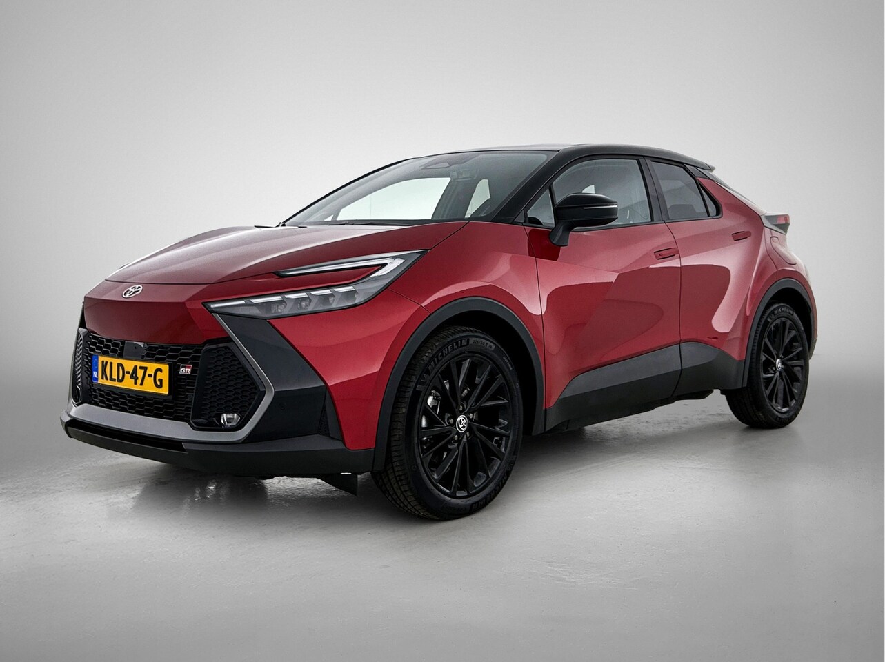 Toyota C-HR - 2.0 Plug-in Hybrid 220 GR SPORT PLUS limited | JBL | Stoel+stuurverwarming | Full LED verl - AutoWereld.nl