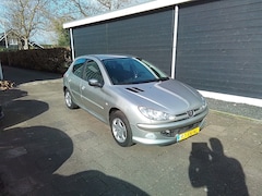 Peugeot 206 - 1.4 Air-line 3 AIRCO 5 drs Zeer lux, s NL auto 120 000 km nap