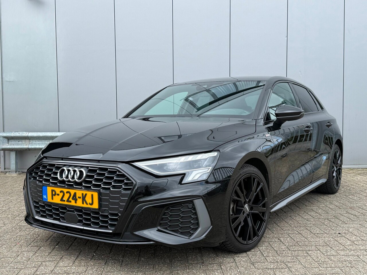 Audi A3 Sportback - 30 TFSI S-edition | Automaat | S-Line 2x | Navigatie | 18" Lichtmetalen velgen | Climat Co - AutoWereld.nl