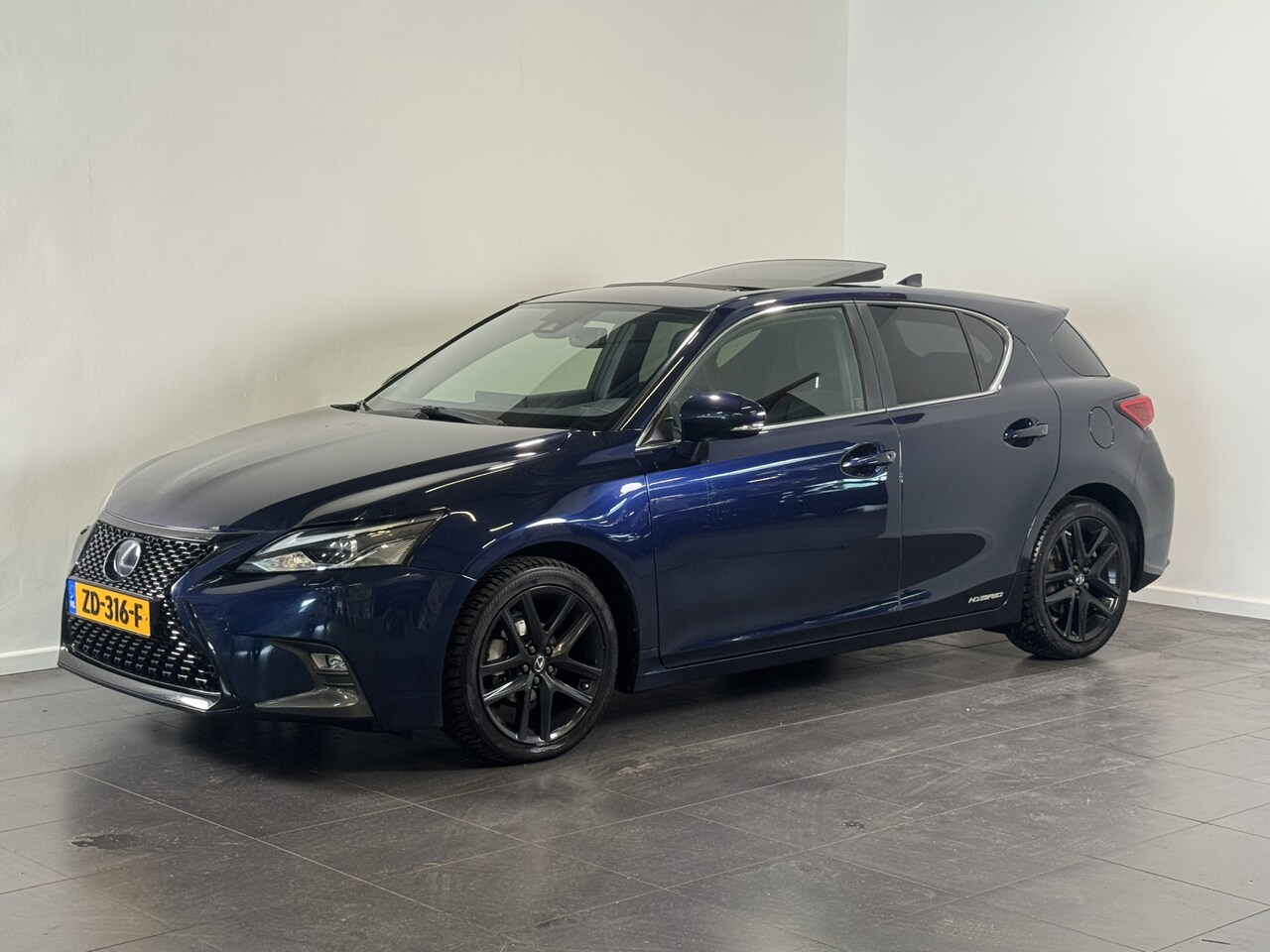 Lexus CT 200h - Sport Edition | Schuif Kanteldak | - AutoWereld.nl