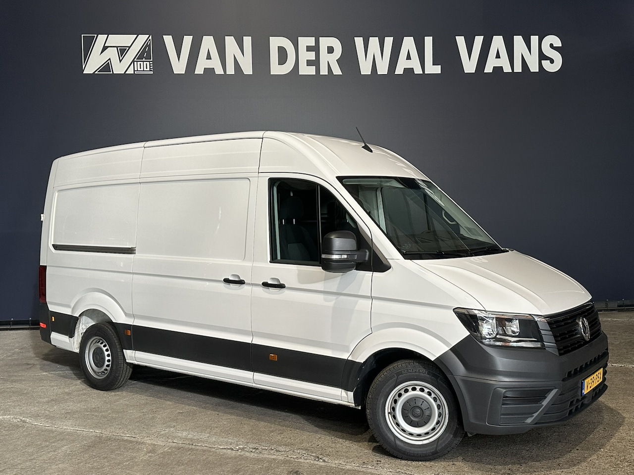 Volkswagen Crafter - 2.0 TDI 141pk L3H3 L2H2 Euro6 Airco | Camera | Apple Carplay | Cruisecontrol | Chauffeurss - AutoWereld.nl
