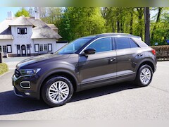 Volkswagen T-Roc - 1.5 TSI Style Navi Pdc Panoramadak Trekhaak