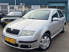 Skoda Fabia - 1.4-16V Elegance | APK | Stoelverwarming | Airco | Parkeersensoren | EL Ramen | Nieuwe Kop